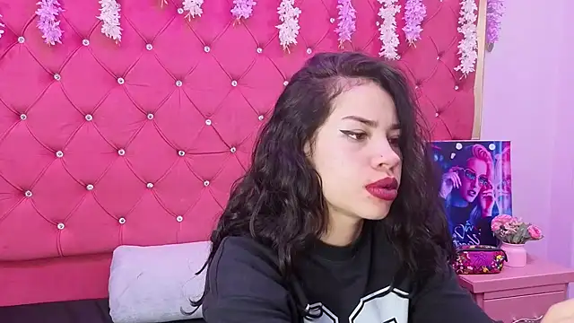 Nanis James online show from 11.11.25