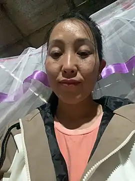 Huong-Ly online show from 10.25.25