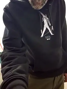 Snapshot of Stingles chatting on 10.24.25 Stingles online show from 10.24.25