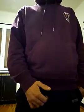 Snapshot of Stingles chatting on 12.17.25 Stingles online show from 12.17.25