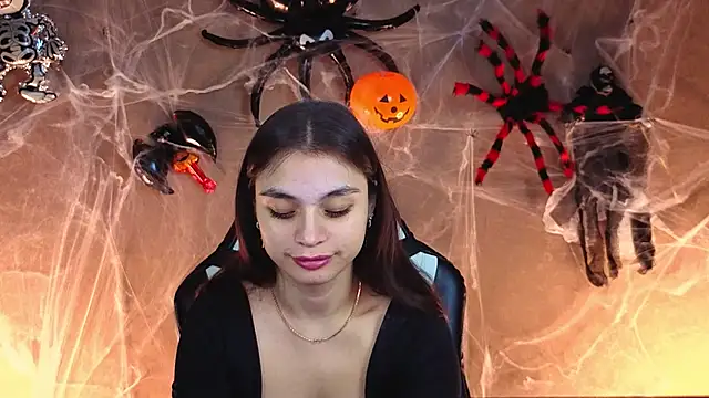 Snapshot of Leila_Hefner chatting on 10.23.25 Leila Hefner online show from 10.23.25