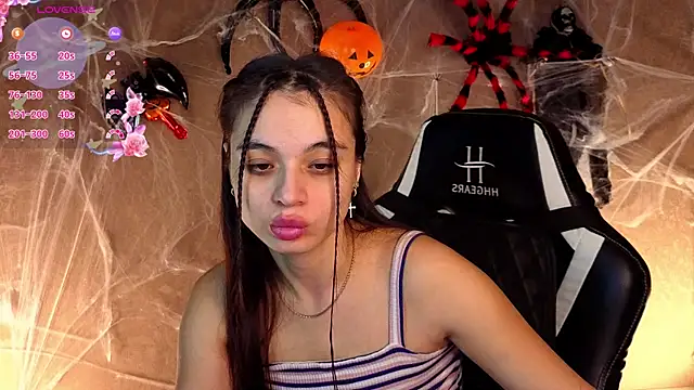 Snapshot of Leila_Hefner chatting on 11.04.25 Leila Hefner online show from 11.04.25