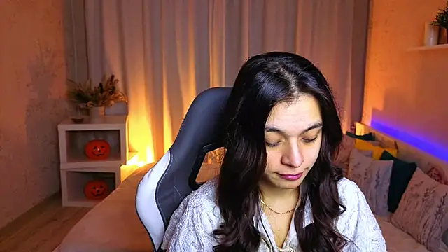 Snapshot of Leila_Hefner chatting on 11.15.25 Leila Hefner online show from 11.15.25