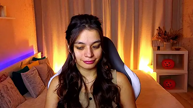 Snapshot of Leila_Hefner chatting on 11.18.25 Leila Hefner online show from 11.18.25