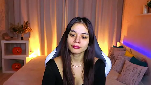 Snapshot of Leila_Hefner chatting on 11.22.25 Leila Hefner online show from 11.22.25