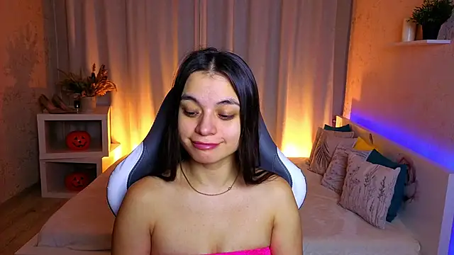 Snapshot of Leila_Hefner chatting on 11.28.25 Leila Hefner online show from 11.28.25