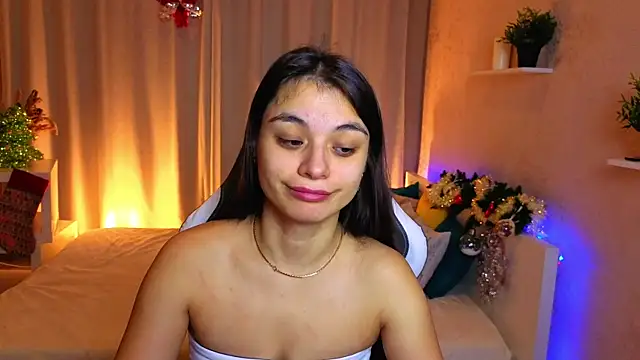 Snapshot of Leila_Hefner chatting on 12.04.25 Leila Hefner online show from 12.04.25