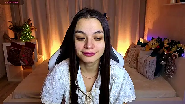 Snapshot of Leila_Hefner chatting on 12.20.25 Leila Hefner online show from 12.20.25