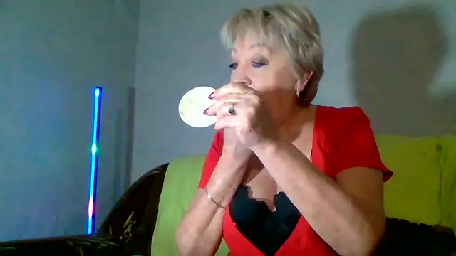 Snapshot of DianaQDream chatting on 03.01.26 DianaQDream online show from 03.01.26