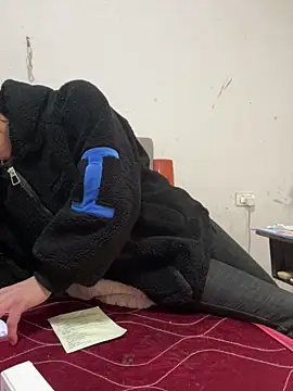 Snapshot of crhong666 chatting on 12.14.25 crhong666 online show from 12.14.25