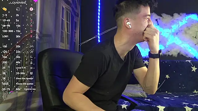 Snapshot of SirReed chatting on 12.03.25 SirReed online show from 12.03.25