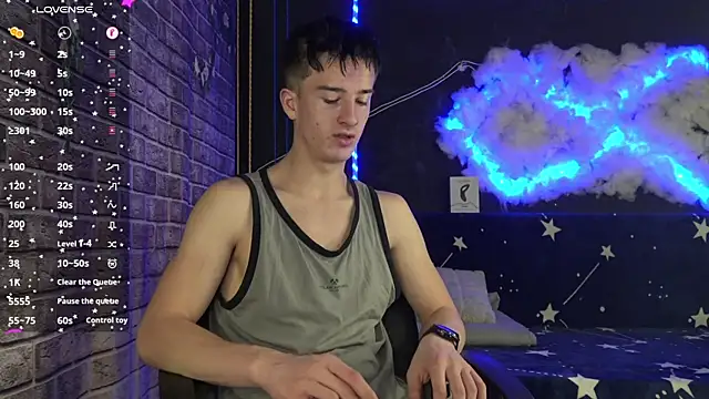 Snapshot of SirReed chatting on 12.04.25 SirReed online show from 12.04.25