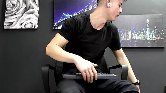 Snapshot of SirReed chatting on 12.17.25 SirReed online show from 12.17.25