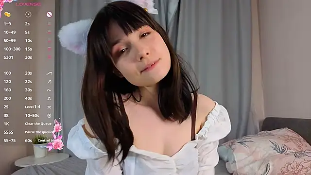 Honeey Beee online show from 10.22.25