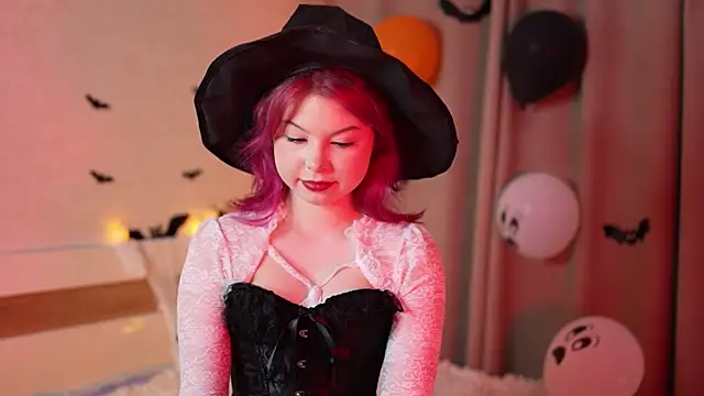 Stella Vanila online show from 10.28.25