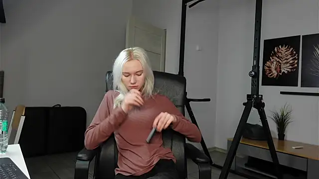 Laura Chaplin online show from 11.09.25