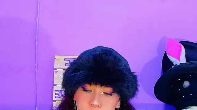 Snapshot of CristalRose chatting on 04.30.26 CristalRose online show from 04.30.26