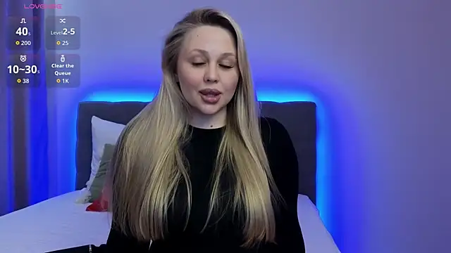 Estella Elwood online show from 10.18.25