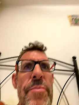 Snapshot of gigolobcn chatting on 10.03.25 gigolobcn online show from 10.03.25