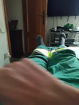 Snapshot of gigolobcn chatting on 10.15.25 gigolobcn online show from 10.15.25