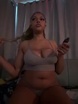 Snapshot of Sexxy_S chatting on 10.21.25 Sexxy S online show from 10.21.25