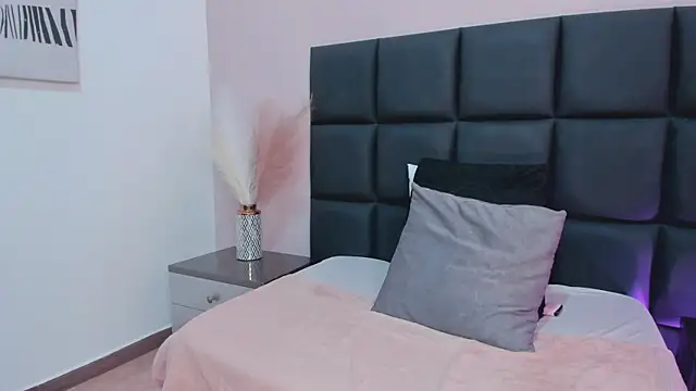 AelinDuvalier online show from 10.16.25