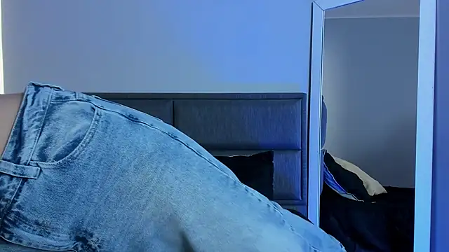 Emma  clark  online show from 10.04.25