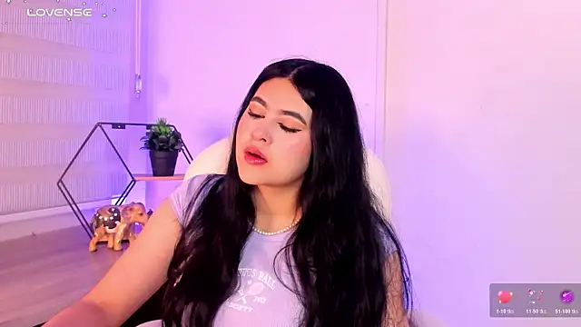 Emma  clark  online show from 11.27.25