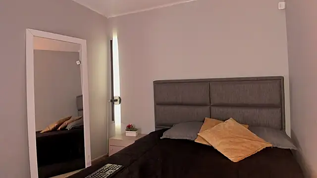 Emma  clark  online show from 04.10.26