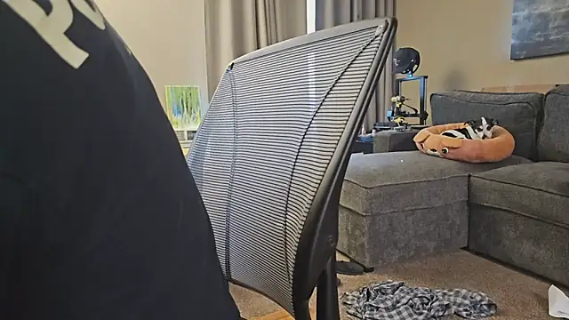 Snapshot of LeeCox chatting on 12.18.24 LeeCox online show from 12.18.24