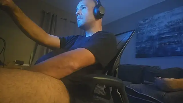 Snapshot of LeeCox chatting on 12.22.24 LeeCox online show from 12.22.24