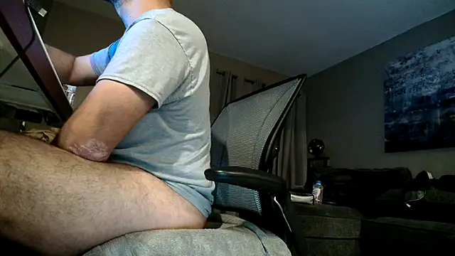 Snapshot of LeeCox chatting on 12.29.24 LeeCox online show from 12.29.24