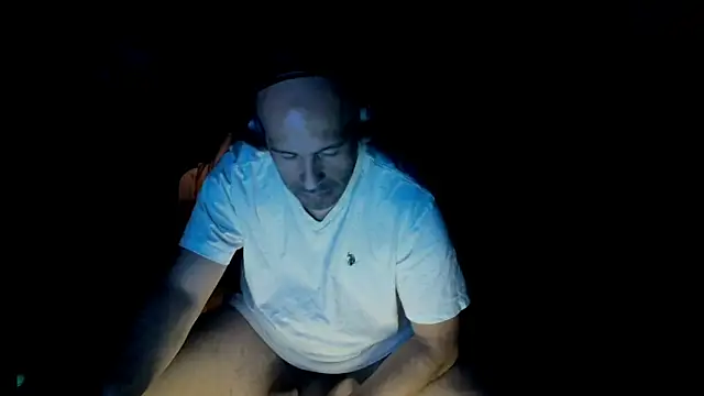 Snapshot of LeeCox chatting on 01.01.25 LeeCox online show from 01.01.25