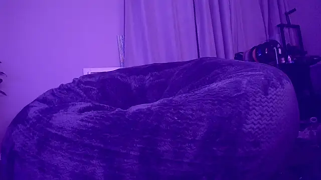 Snapshot of LeeCox chatting on 02.11.25 LeeCox online show from 02.11.25