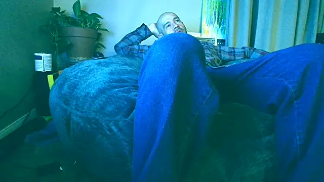 Snapshot of LeeCox chatting on 02.12.25 LeeCox online show from 02.12.25