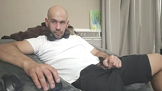 Snapshot of LeeCox chatting on 03.07.25 LeeCox online show from 03.07.25