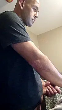 Snapshot of LeeCox chatting on 09.17.25 LeeCox online show from 09.17.25