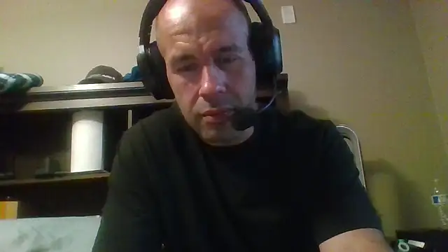 Snapshot of LeeCox chatting on 09.27.25 LeeCox online show from 09.27.25