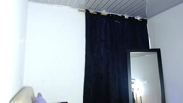 Snapshot of heartty_Milah chatting on 11.15.25 heartty Milah online show from 11.15.25