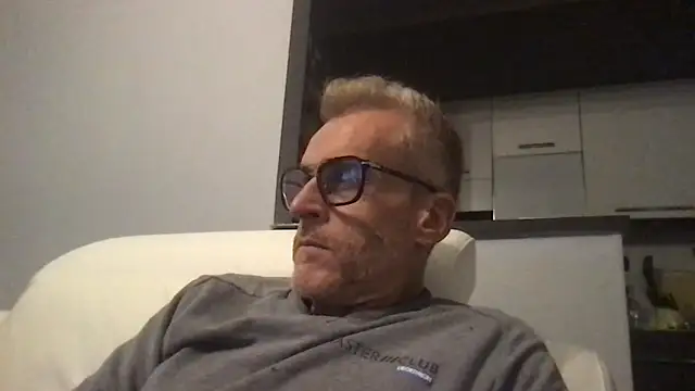 Axl hot online show from 11.17.25