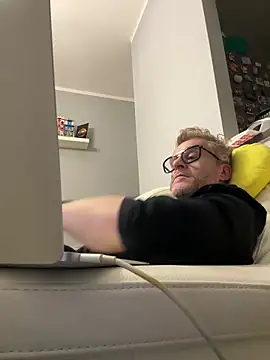 Axl hot online show from 02.20.26