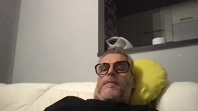Snapshot of Axl_hot chatting on 05.02.26 Axl hot online show from 05.02.26