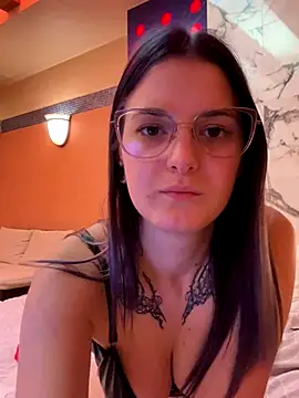 SuzyMiu online show from 11.24.25