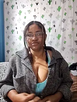 Snapshot of Avannay chatting on 09.16.25 Avannay online show from 09.16.25