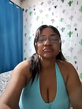 Snapshot of Avannay chatting on 10.16.25 Avannay online show from 10.16.25