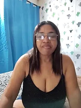 Snapshot of Avannay chatting on 10.18.25 Avannay online show from 10.18.25