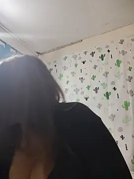 Snapshot of Avannay chatting on 06.25.26 Avannay online show from 06.25.26