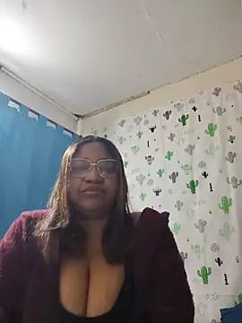 Snapshot of Avannay chatting on 07.18.26 Avannay online show from 07.18.26