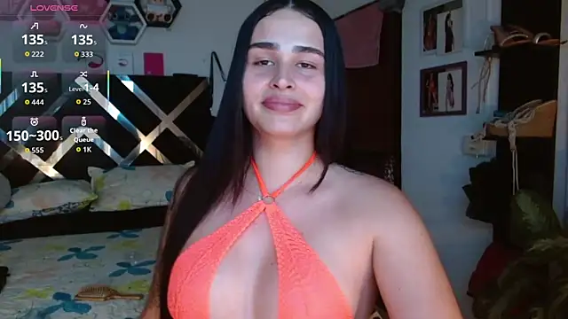 Snapshot of SarithaBunny chatting on 10.29.25 SarithaBunny online show from 10.29.25