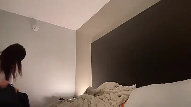 ValentinaPlays online show from 04.15.26